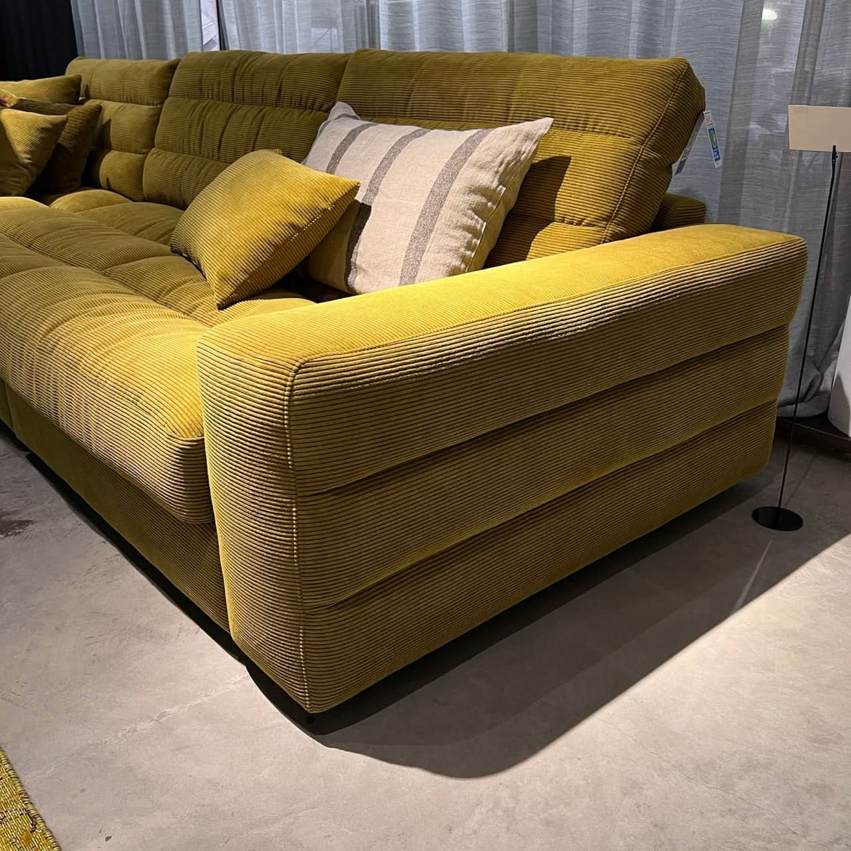 Dash Big Sofa - 356x125cm